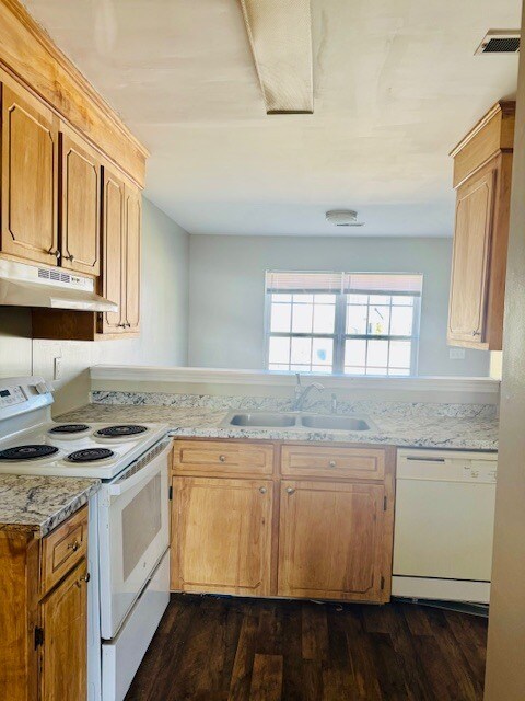 Building Photo - 4062 Cedars Pkwy