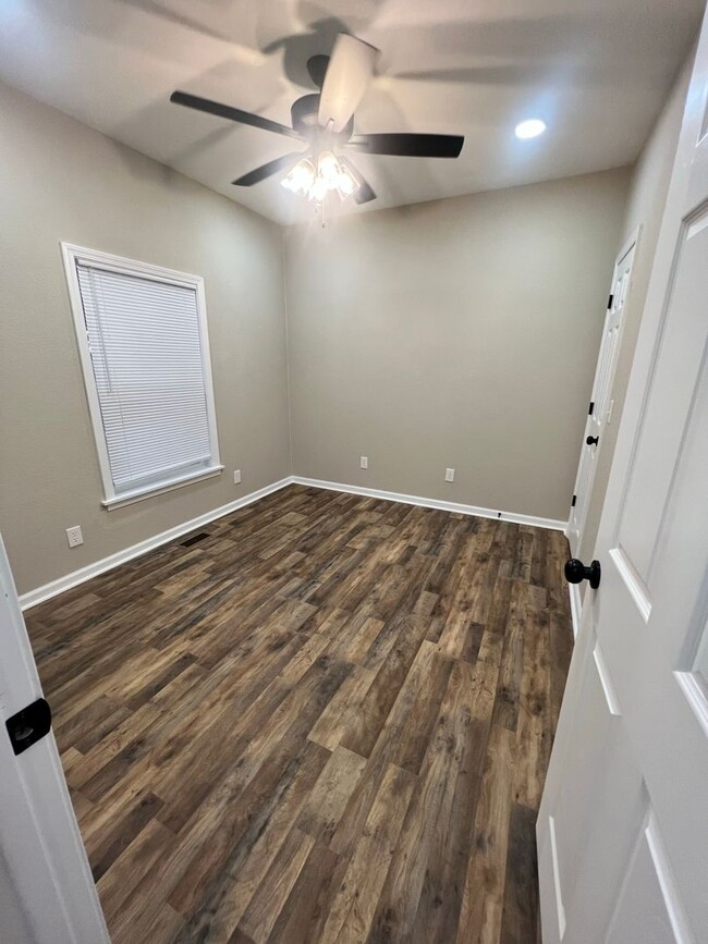 Foto del edificio - 3 Bed 2 Bath