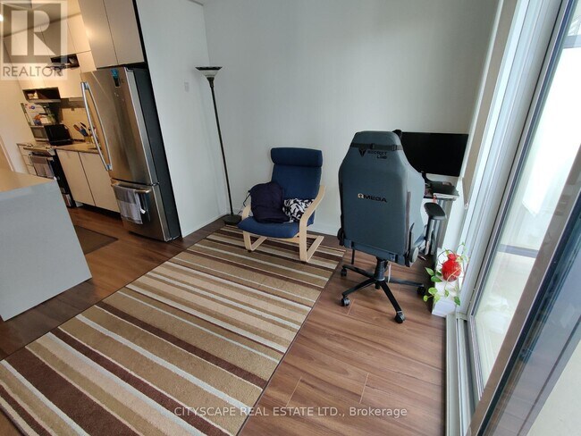 Photo du bâtiment - 4065 Confederation Pkwy