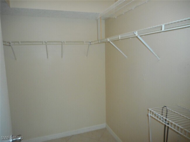 Foto del edificio - 2142 Arbour Walk Cir
