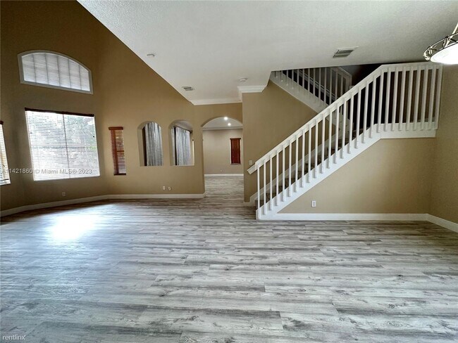 Building Photo - 4 br, 3 bath House - Bellagio At Vizcaya