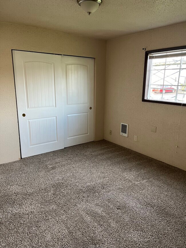 Lg bedroom 1 - 1121 Randall St