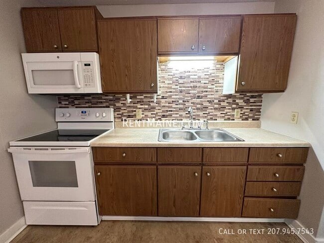 Building Photo - 119 Main St