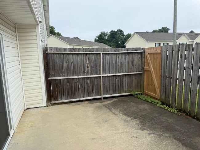 Building Photo - 1222 Cross Creek Cir