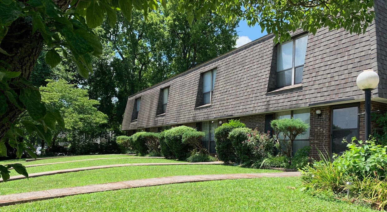Primary Photo - 425 Cross Creek Rd