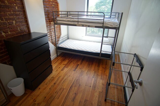 Foto del edificio - 123 Lewis Ave