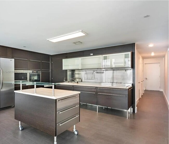 Building Photo - 6000 Collins Ave