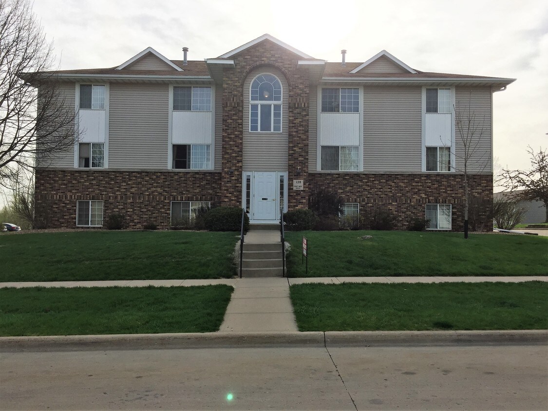 Building - 128 Westside Dr