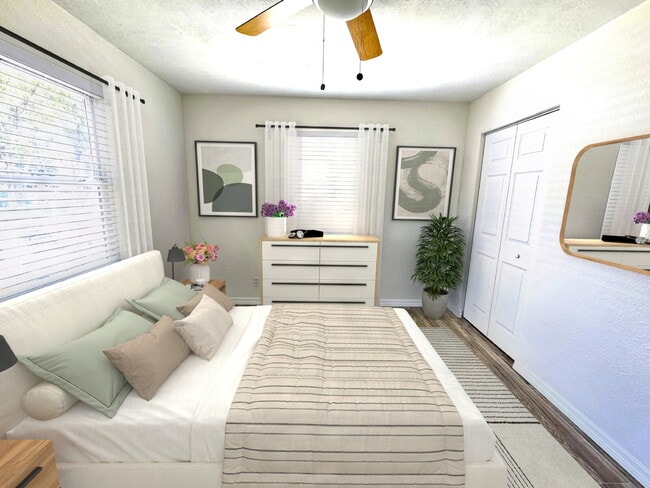 Foto del edificio - fully renovated 2-bedroom, 1-bathroom home with bonus guest room or office and oversized fenced yard