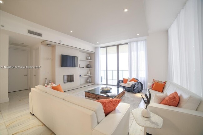 Foto del edificio - 9705 Collins Ave
