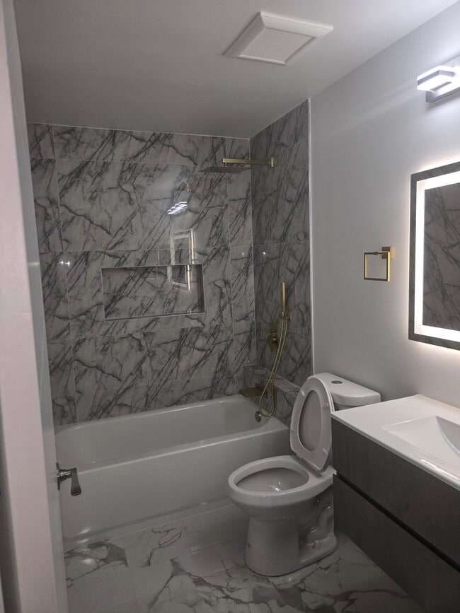 Foto del edificio - 716 Truman St