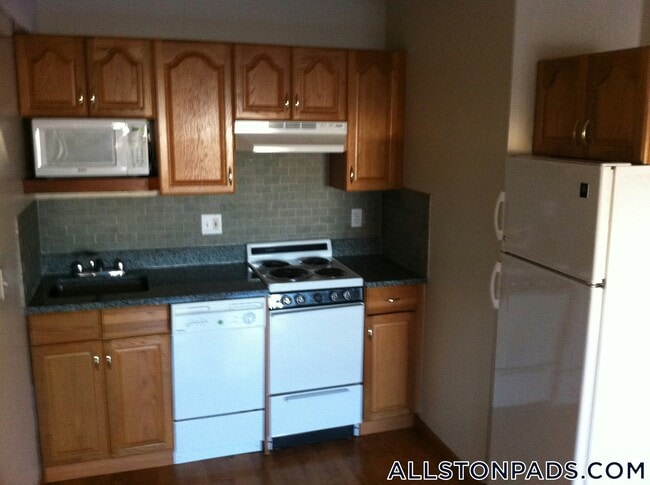 Foto del edificio - 1110 Commonwealth Ave