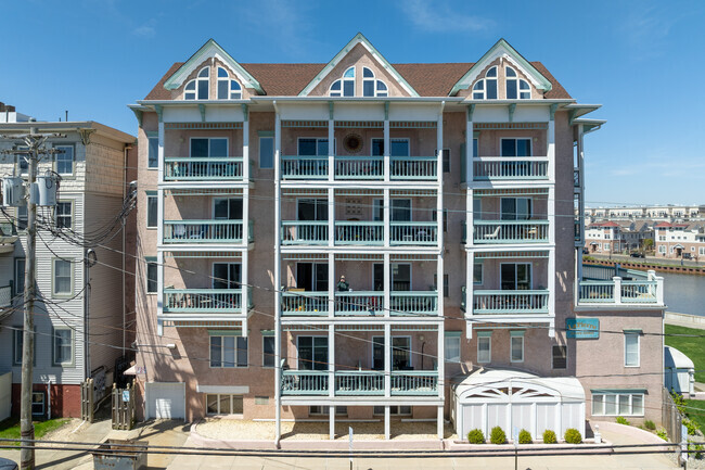 Building Photo - La Pierre Condominiums