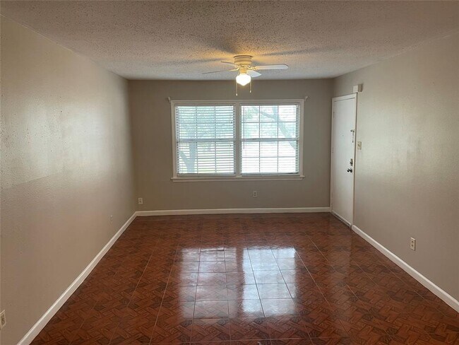 Building Photo - 11605 Chimney Rock Rd