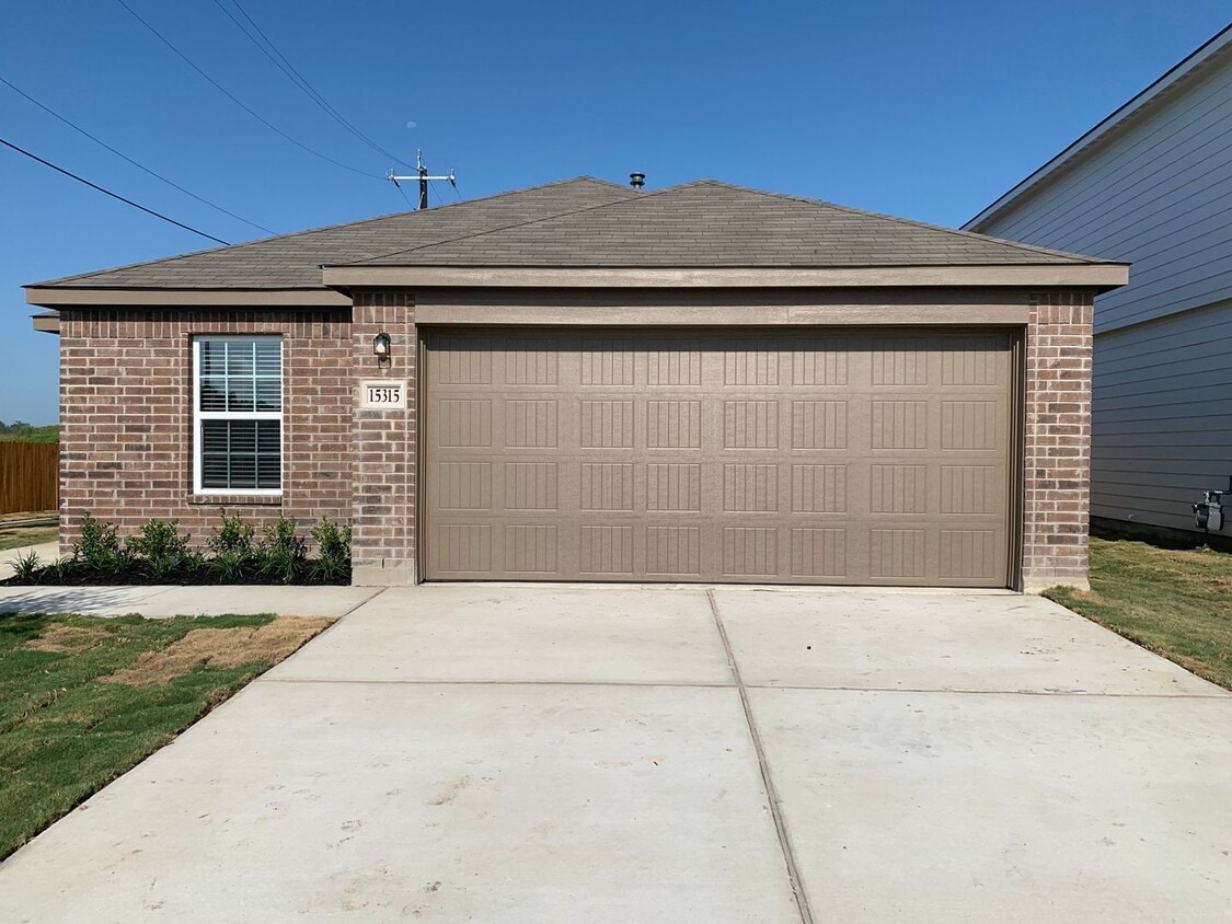 Primary Photo - Brand new 4 bedroom, 2 bath home in the Pr...