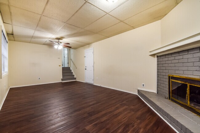 Foto del edificio - 6192 Pine Bluff Ct