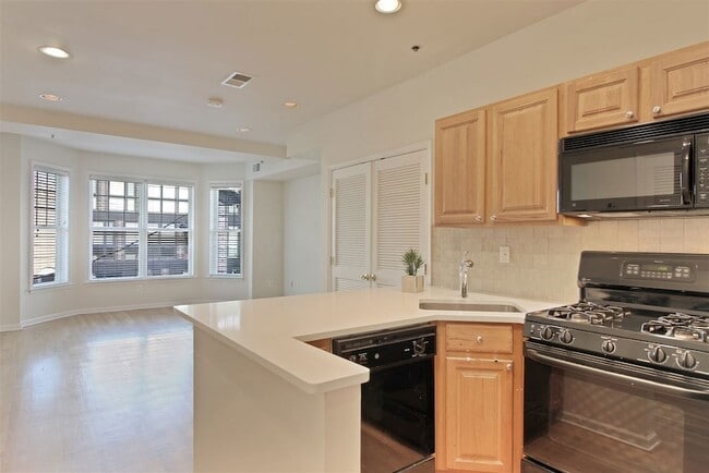 Foto del edificio - 704 Clinton St