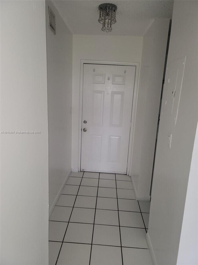 Foto del edificio - 600 NW 32nd Pl