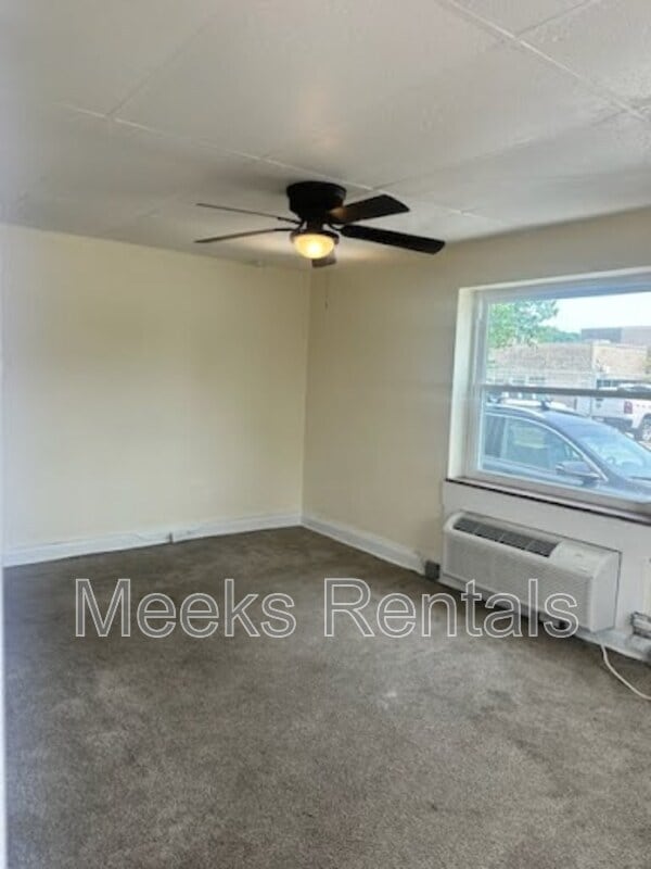 Building Photo - 405 29th St W