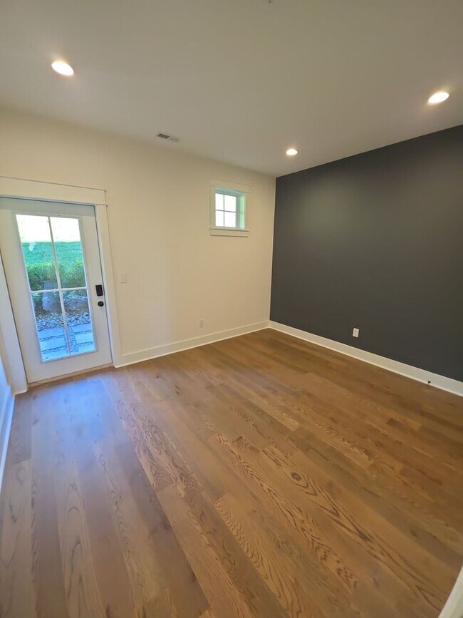 Building Photo - 4-Bedroom HOA Home with Pool Access Near Downtown Cookeville