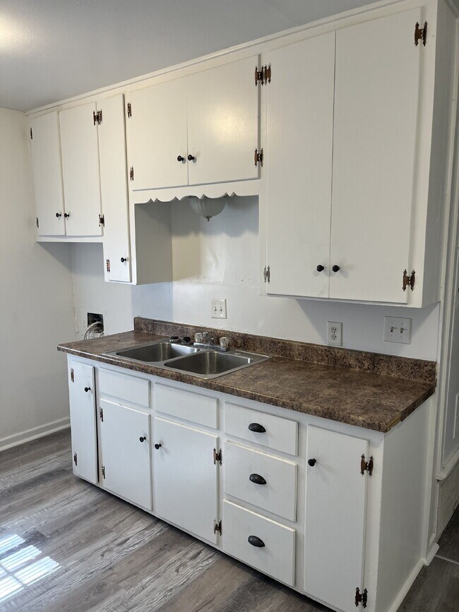 Building Photo - 2 Bedroom Duplex