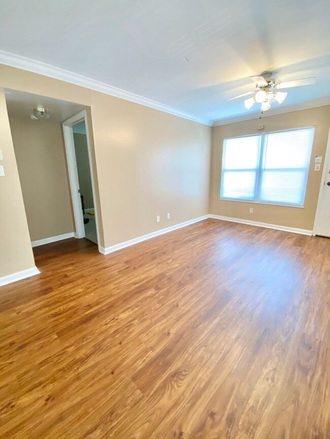 Foto del edificio - Laurel Villas #105 -3BR/2BA Available for AUGUST 2026 move in!