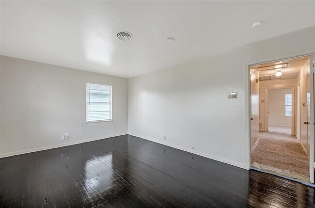 Building Photo - 6114 Doulton Dr