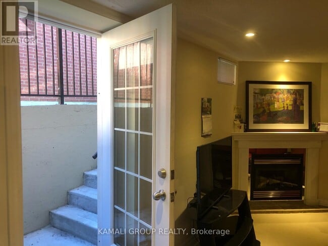 Building Photo - 271 Rhodes Cir