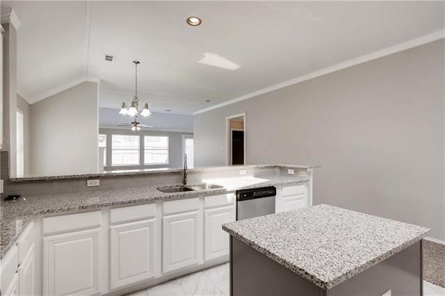 Foto del edificio - 2425 Ravenhurst Dr