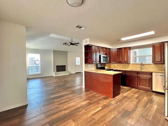 Foto del edificio - 16039 Bear Hill Dr