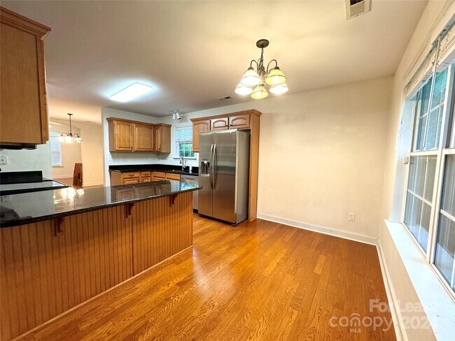 Building Photo - 834 Juanita Dr SW