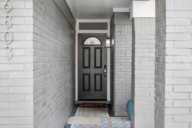 Building Photo - 6803 Castlekeep Way