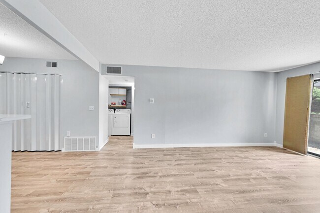 Building Photo - 400 Zang St