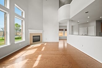 Building Photo - 25959 Ravenside Dr