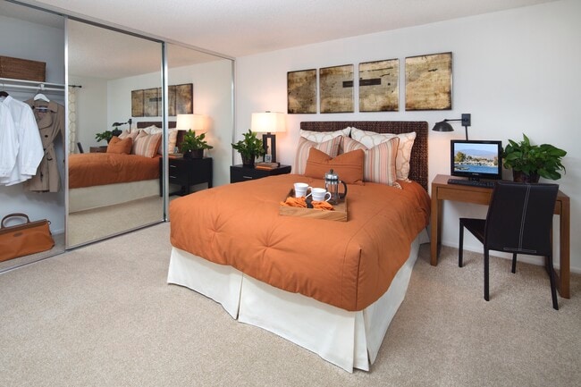 Building Photo - Woodbridge Pines Apartment Homes