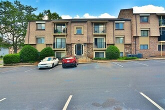 Building Photo - 1002 Old Manor Rd