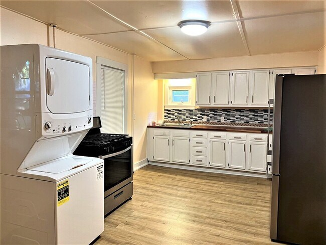 Building Photo - 109 W Jay St