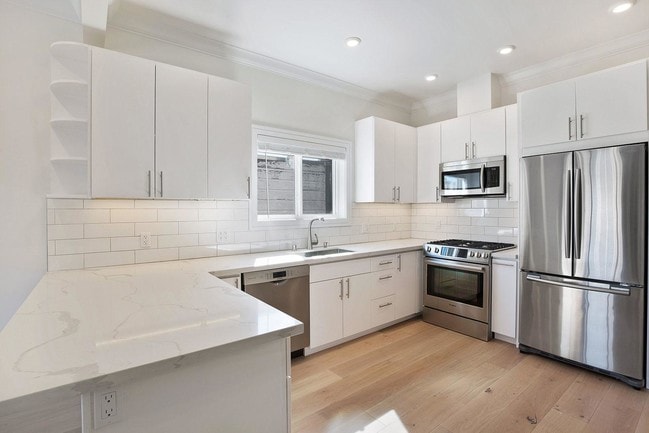 Building Photo - 5 bedroom in San Francisco CA 94132