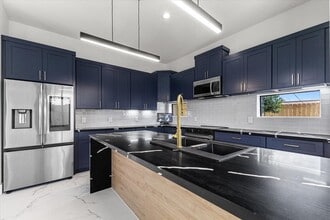 Building Photo - 5110 Longmeadow St