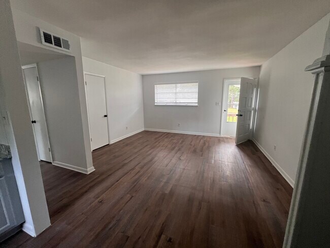 Foto del edificio - 817 Stewart St