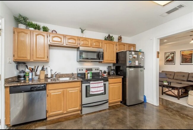 Building Photo - 6656 Fleur De Lis Dr