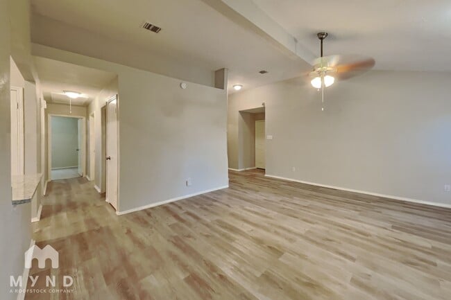 Building Photo - 225 Bedford Ln
