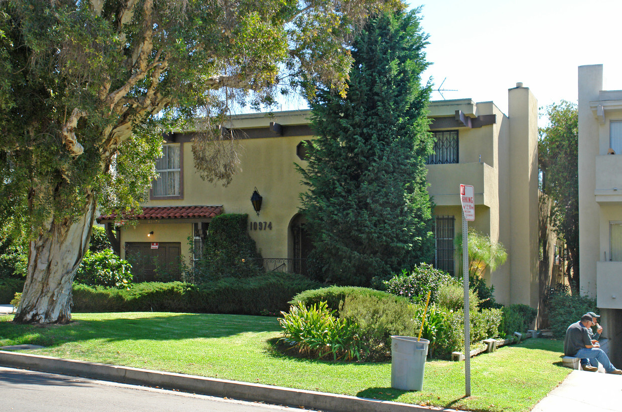 Primary Photo - 10974 Rose Ave