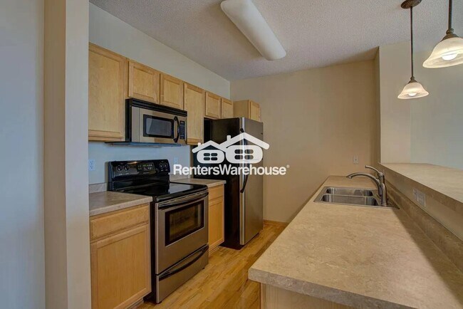 Building Photo - 7601 N Aldrich Ave