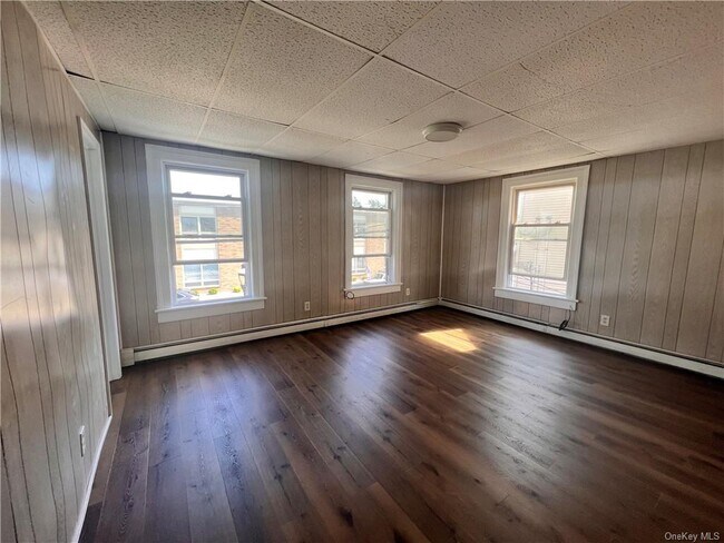 Building Photo - 18 Davis Ave