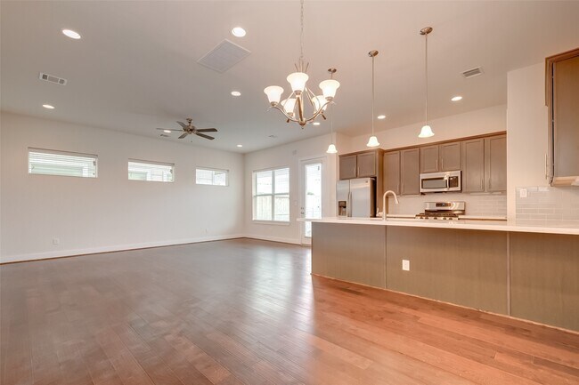 Building Photo - 1844 Parana Dr