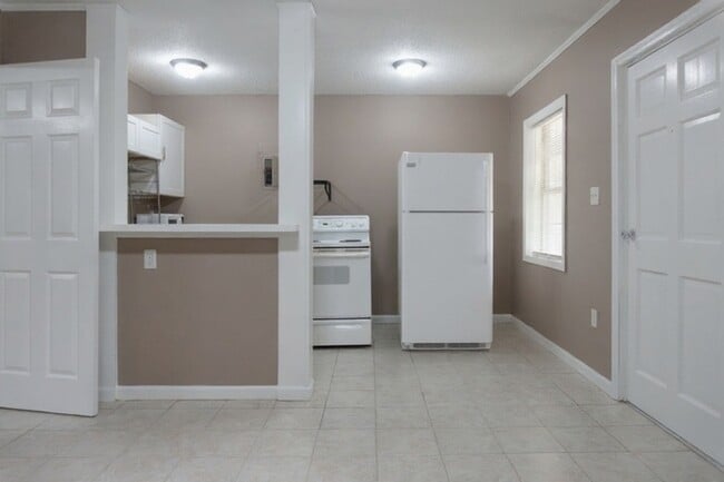 Building Photo - 5211 Isabelle Dr