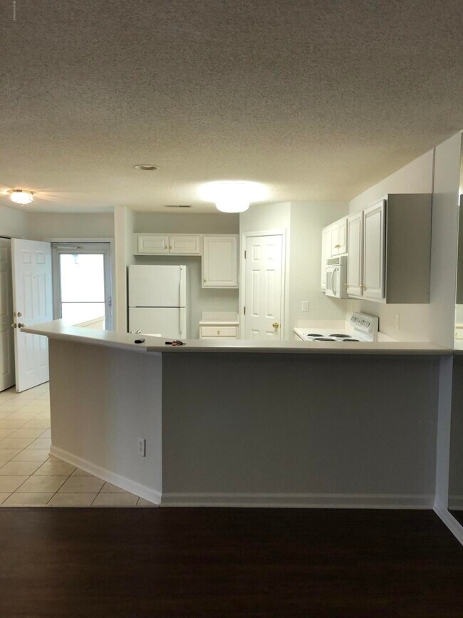 Building Photo - 5006 Hunters Trail