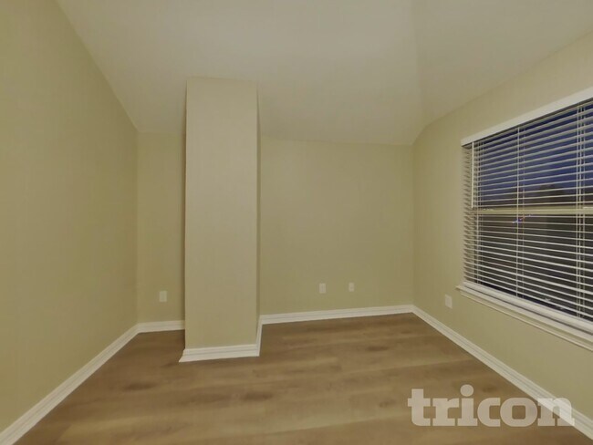 Foto del edificio - 2304 Greenview Dr