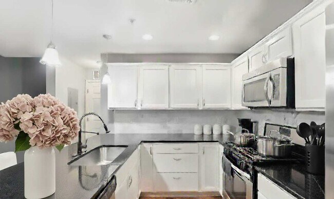 Foto del edificio - 2424 Lyndale Ave S